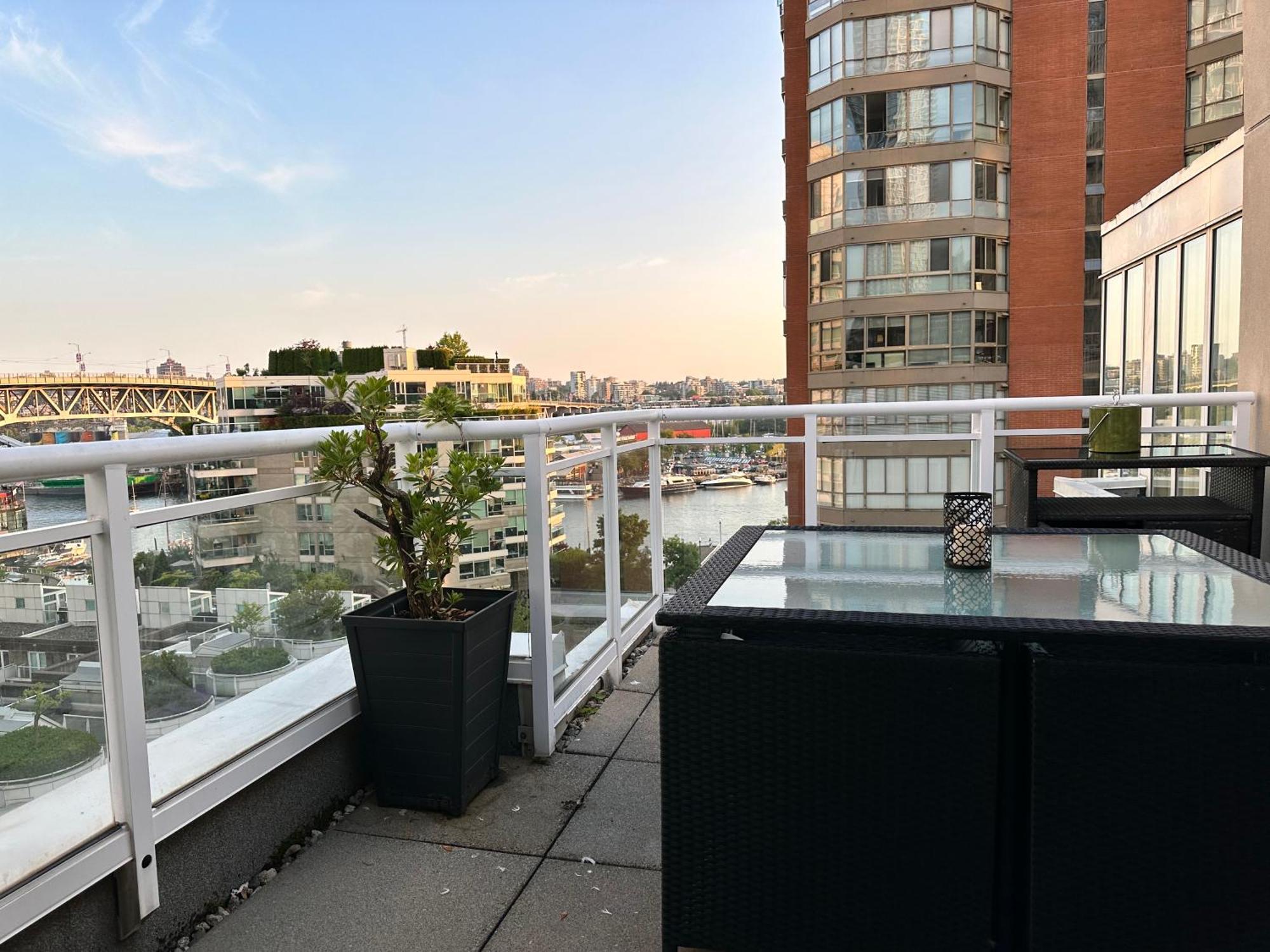 Penthouses Of Beach Ave Βανκούβερ Εξωτερικό φωτογραφία