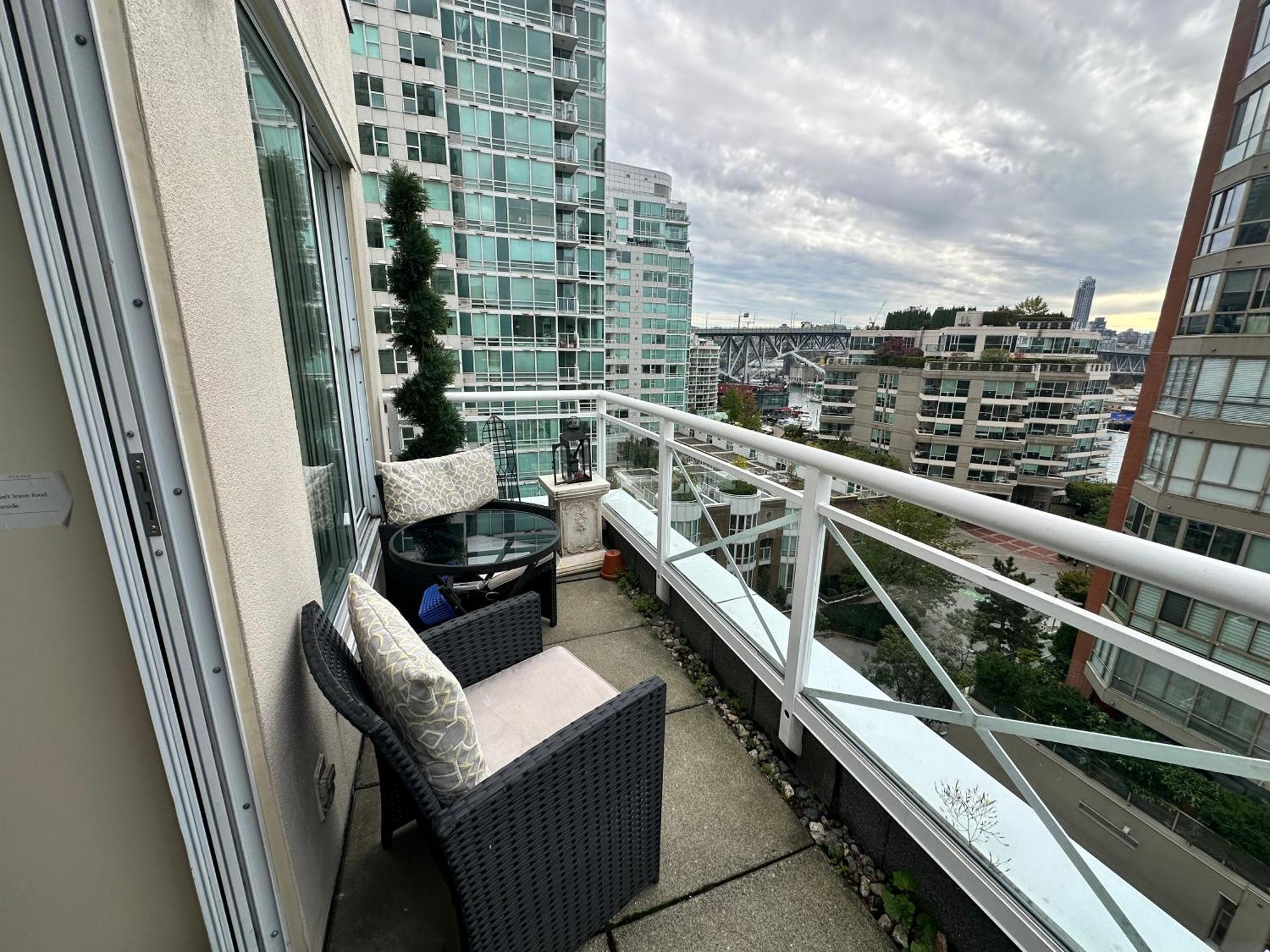 Penthouses Of Beach Ave Βανκούβερ Εξωτερικό φωτογραφία